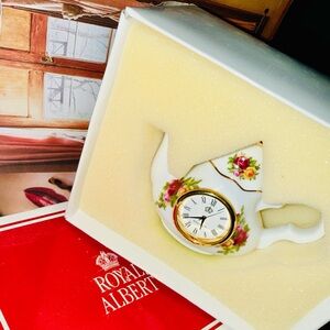 🌹 ⏰ 🌹• 🏰 Royal Albert x Clock-It Vibes 🏰 •  🫖 🌹 🫖